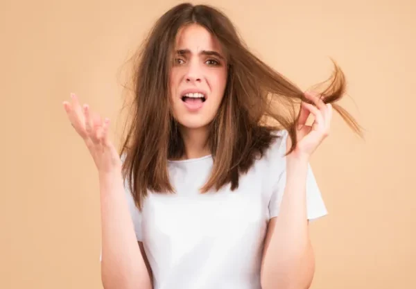 Przesuszone włosy. Jak o nie dbać